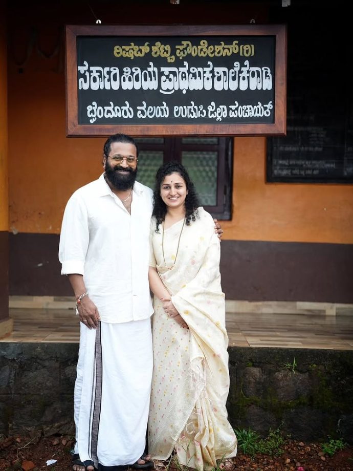 Rishab Shetty celebrates Independence Day with the children of Keradi Government Kannada Secondary School! 963356