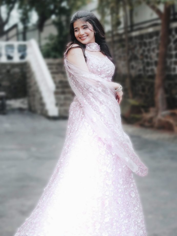 Samridhii Shukla Shines in Stunning Traditional Outfit 961538