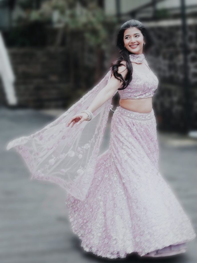 Samridhii Shukla Shines in Stunning Traditional Outfit 961537
