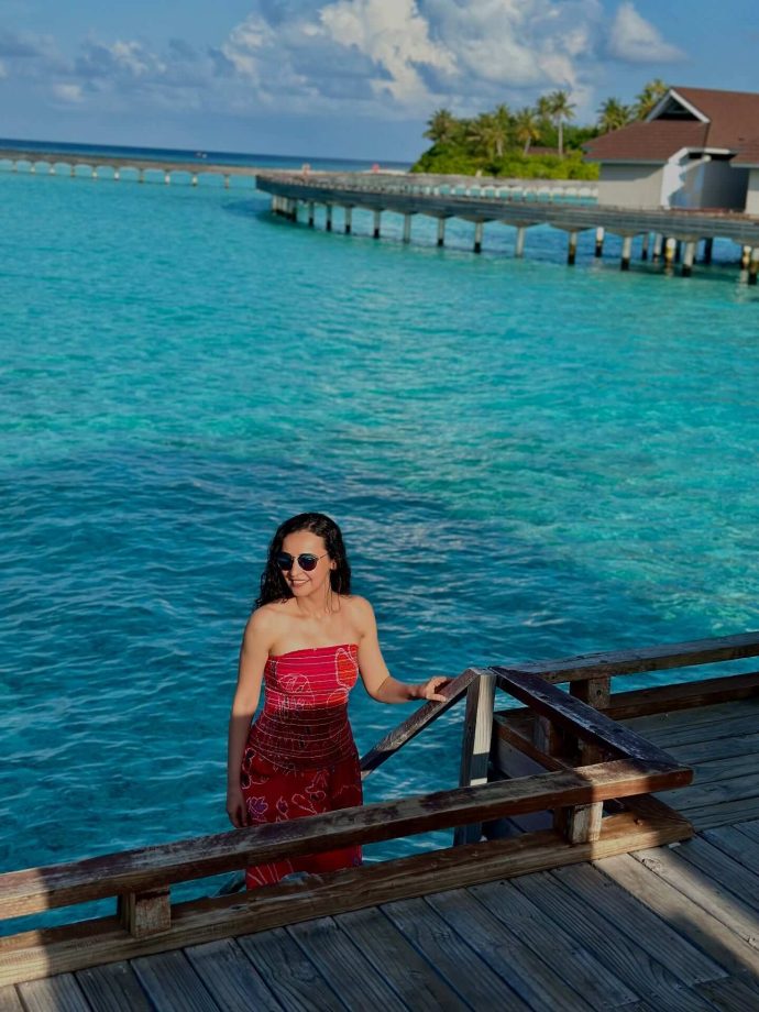 Sanaya Irani Shines in Maldives Getaway 963606