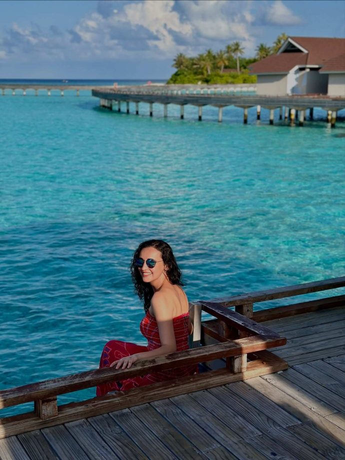 Sanaya Irani Shines in Maldives Getaway 963607