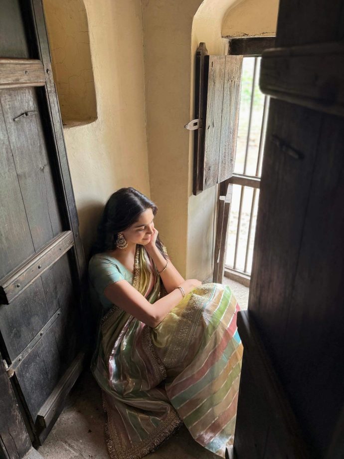 Sharvari Wagh’s Traditional Charm in a Striped Saree 965539