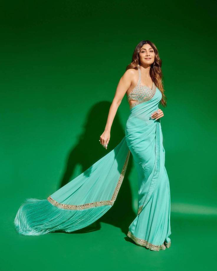 Shilpa Shetty in Teal Saree Elegance – A Blend of Grace & Glamour 960407