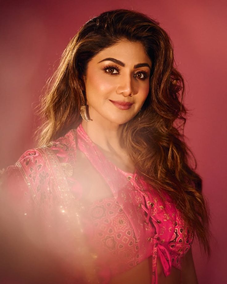 Shilpa Shetty Spreads Festive Glam in a Vibrant Pink Embellished Co-ord Set 964386