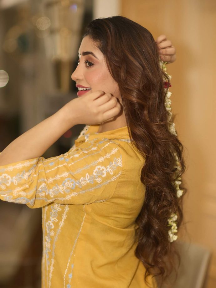 Shivangi Joshi Channels BALH4 'Bhagyashree' Vibes In Yellow Co-ord Kurta Set - See Pics 964117
