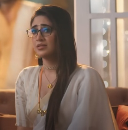 Shivangi Joshi’s Stunning Blouse Styles in Bade Achhe Lagte Hain S4 Are Redefining Traditional Glam 960381
