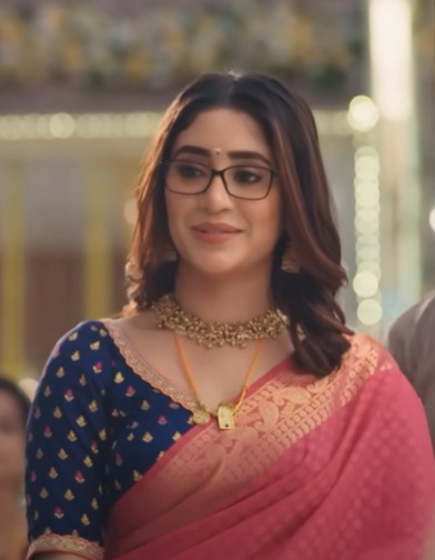 Shivangi Joshi’s Stunning Blouse Styles in Bade Achhe Lagte Hain S4 Are Redefining Traditional Glam 960383