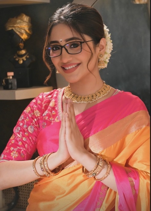 Shivangi Joshi’s Stunning Blouse Styles in Bade Achhe Lagte Hain S4 Are Redefining Traditional Glam 960384