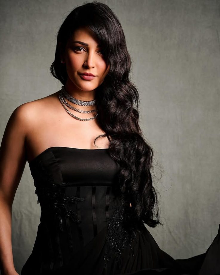 Shruti Haasan Brings Drama in Black with Frill Finish 964395