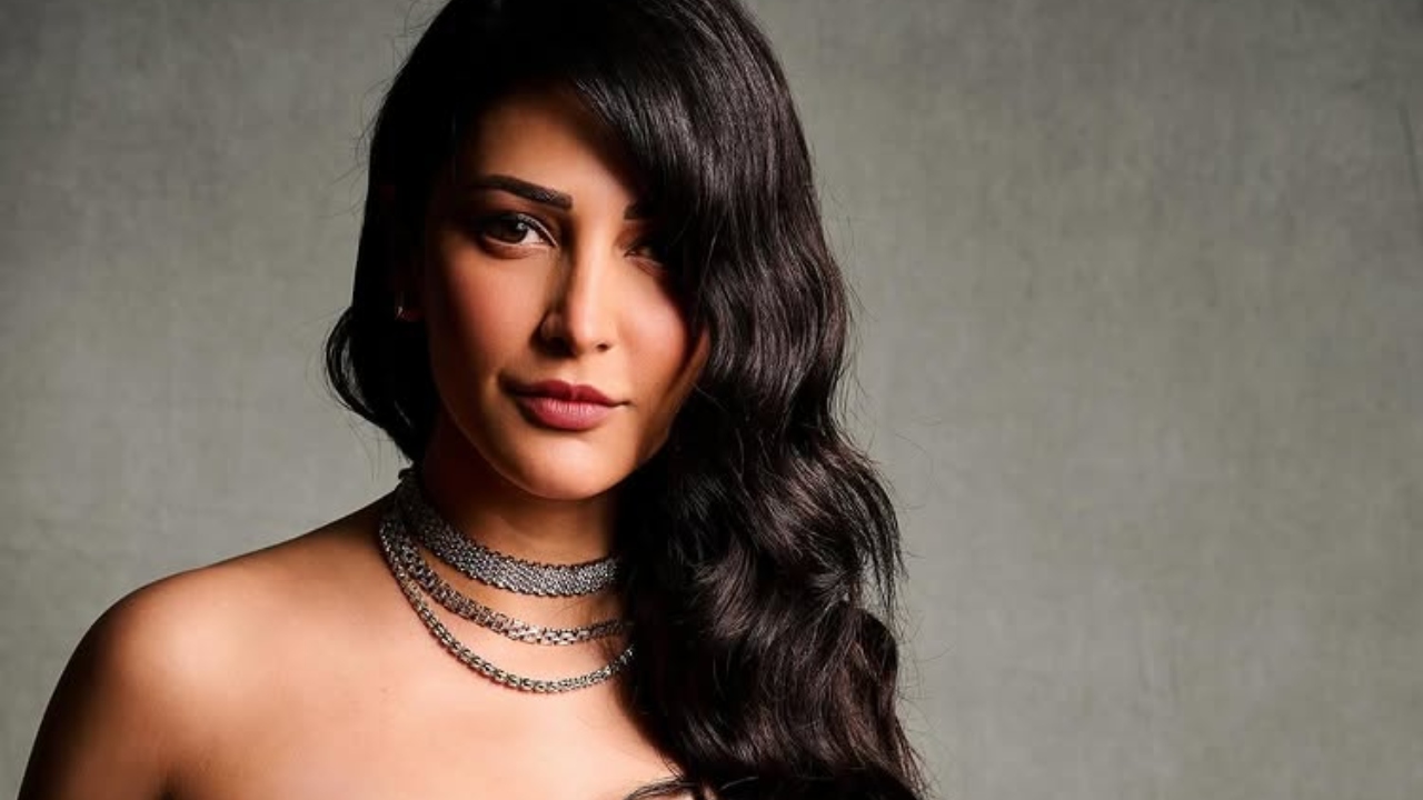 Shruti Haasan Brings Drama in Black with Frill Finish 964393