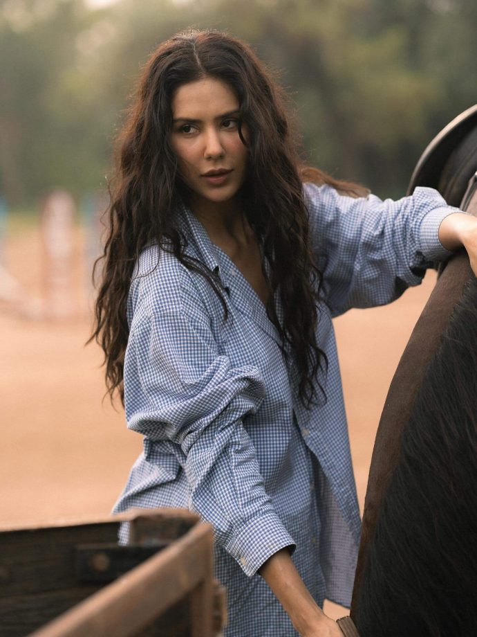 Sonam Bajwa Masters Effortless Chic with Rustic Charm 965369