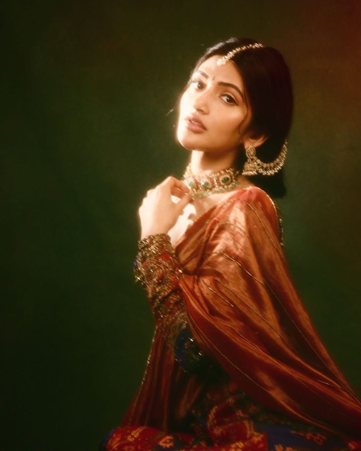 Sreeleela Revives Vintage Glamour with a Modern Twist 963772