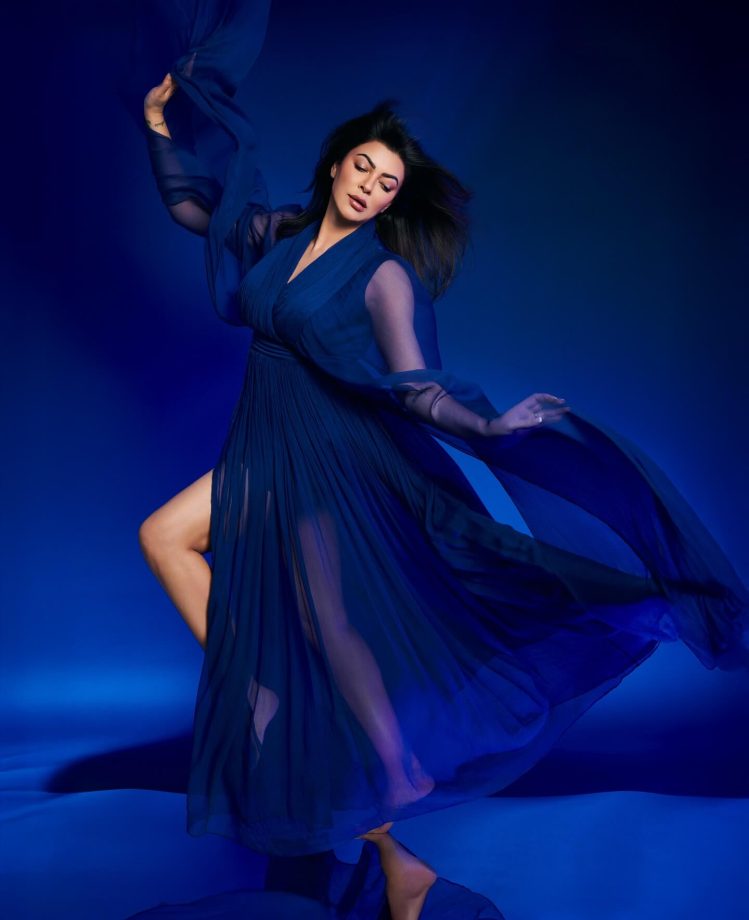 Sushmita Sen’s Flowing Blue Moment 963322