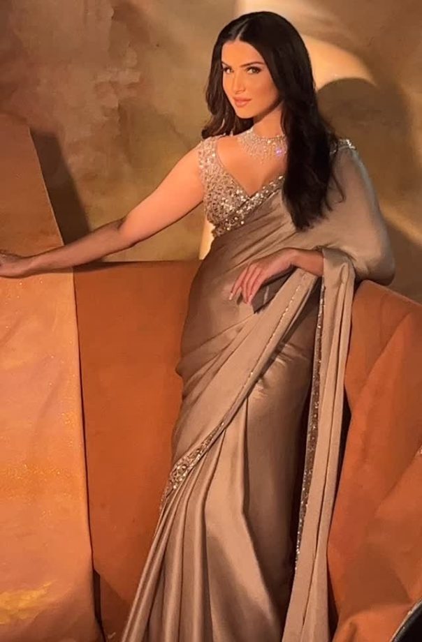 Tara Sutaria Shines Bright in Luxurious Manish Malhotra Saree 962027