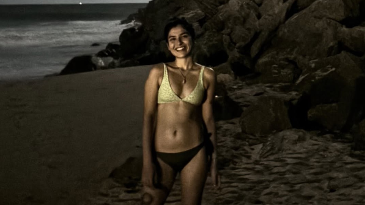 TMKOC actress Sonu Shines in Bikini While Enjoying Moonlit Beach Vibes 961809