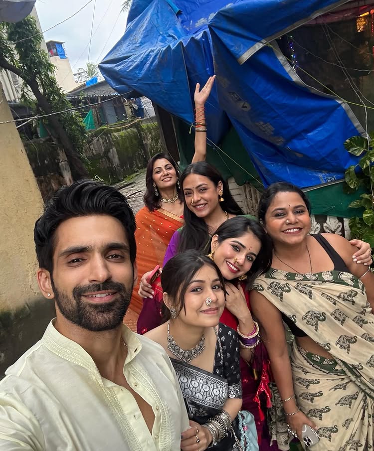 TV Celebs Celebrate Ganesh Chaturthi 2025 with Grandeur and Devotion 965217