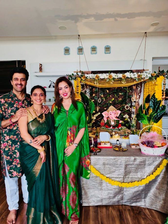 TV Celebs Celebrate Ganesh Chaturthi 2025 with Grandeur and Devotion 965196