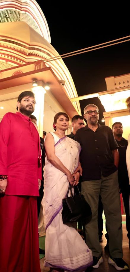 Vivek Ranjan Agnihotri, Pallavi Joshi and Abhishek Agarwal Seek Blessings at Kalighat Kali Temple, Kolkata, Prior to The Bengal Files Trailer Launch! 963404