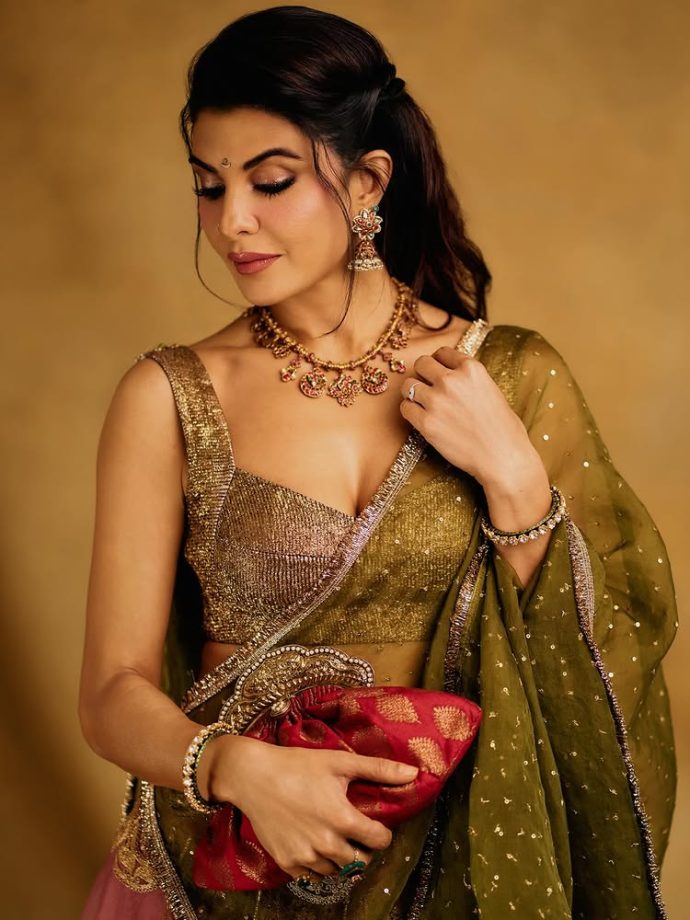 Jacqueline Fernandez's Exquisite Fashion Statement That Will Leave You in Awe 966595