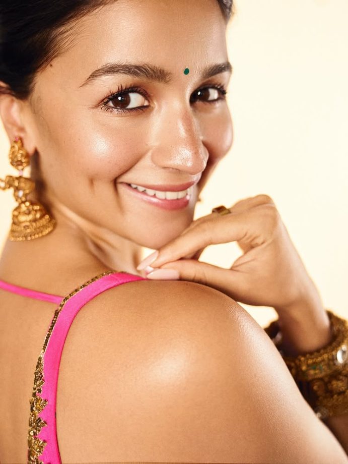Alia Bhatt Glows In ₹1.75 Lakh Rani Pink Saree, Backless Dori Blouse Steals the Show 966191