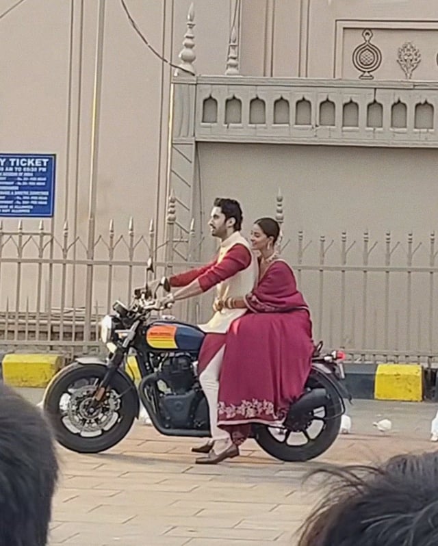 Ananya Panday and Lakshya Sen's pictures from the 'Chand Mera Dil' shoot go viral 970132