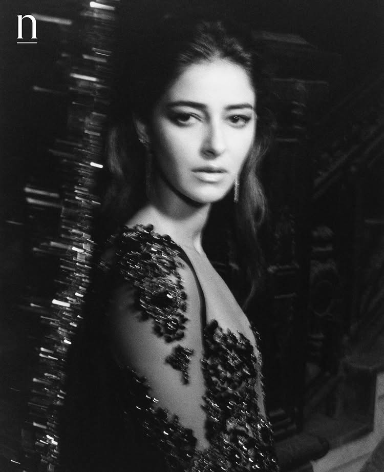 Ananya Panday Steals the Spotlight with Her Daring Showstopper Looks 967217