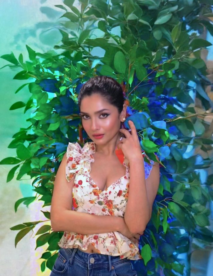 Ankita Lokhande Radiates Fresh Charm in Floral Top and Denim 969481