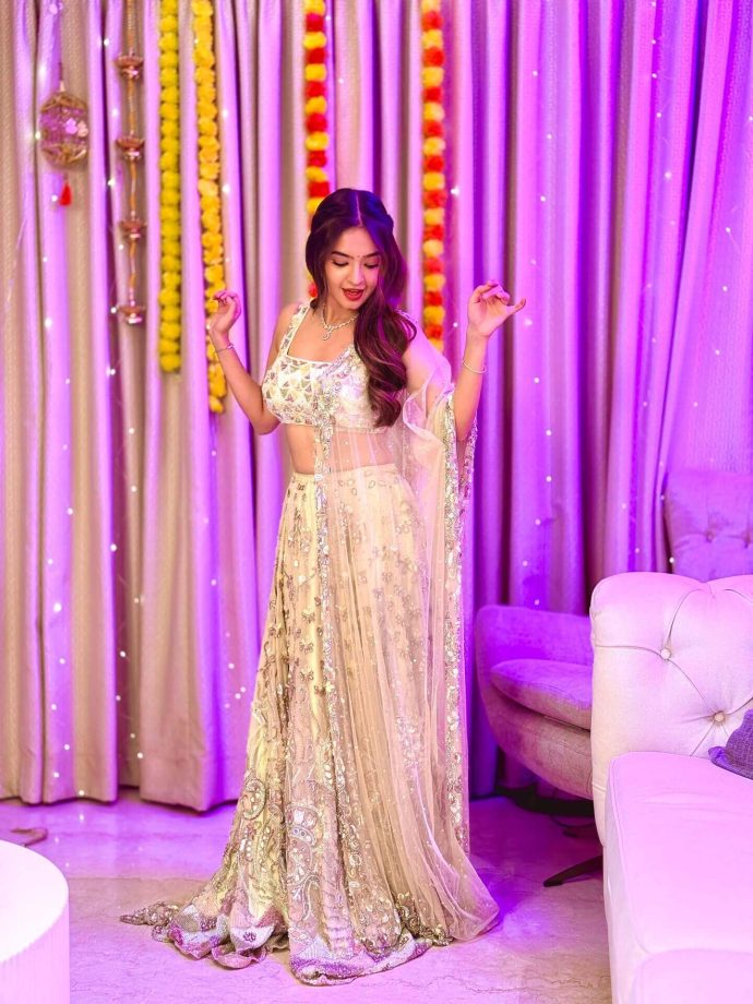Anushka Sen Shines in Festive Elegance with Pastel Lehenga Choli for Navratri 969647