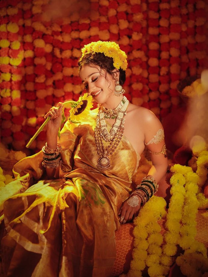 Ashi Singh Radiates Festive Glow in Yellow Silk Saree for Navratri Celebrations 970080