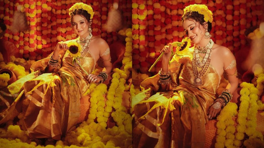 Ashi Singh Radiates Festive Glow in Yellow Silk Saree for Navratri Celebrations 970075