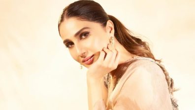 Vaani Kapoor Style Statement in Designer Shimmery Saree