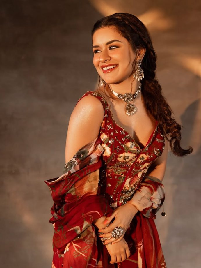 Avneet Kaur Radiates Festive Charm in Red Floral Saree Set for Navratri 969898