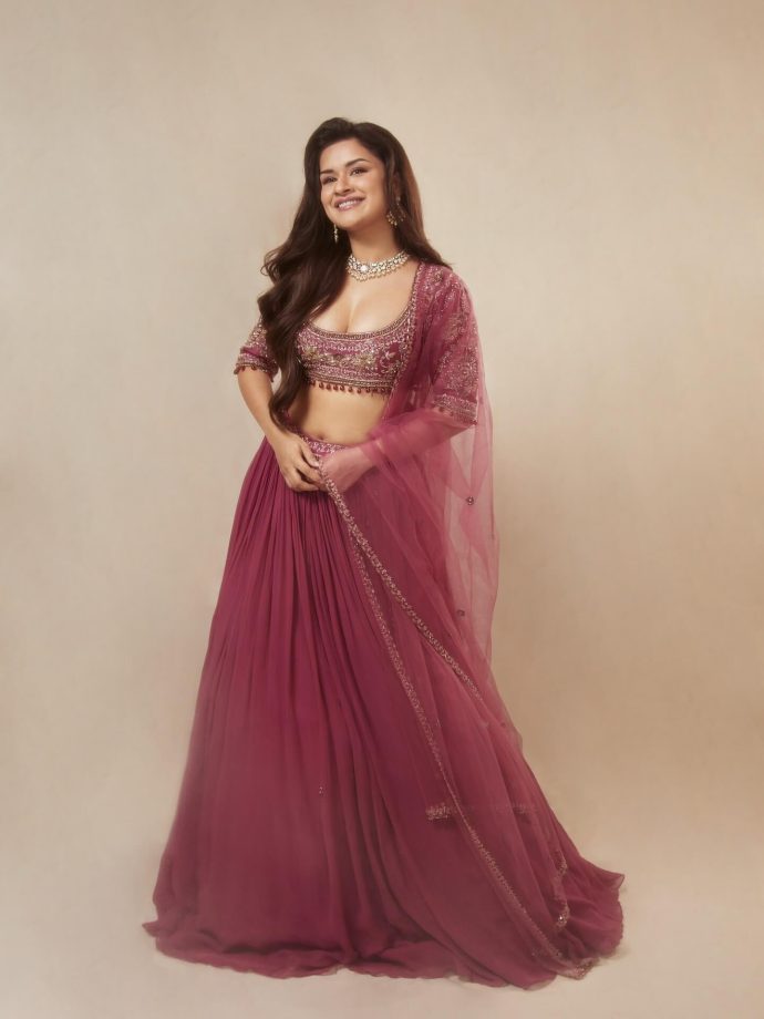 Avneet Kaur Stuns in a Maroon Lehenga 968036