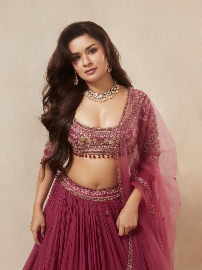 Avneet Kaur Stuns in a Maroon Lehenga 968028