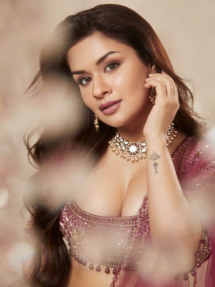 Avneet Kaur Stuns in a Maroon Lehenga 968029