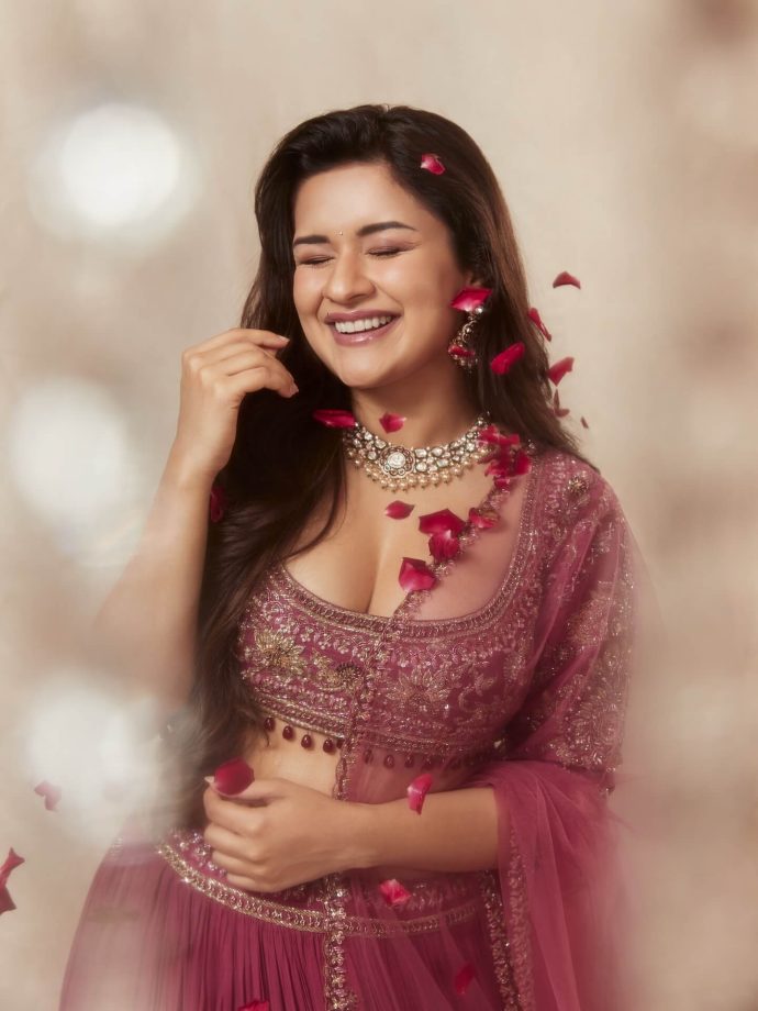 Avneet Kaur Stuns in a Maroon Lehenga 968025