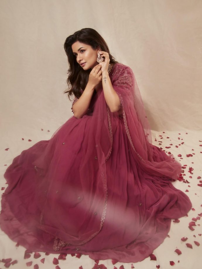 Avneet Kaur Stuns in a Maroon Lehenga 968033