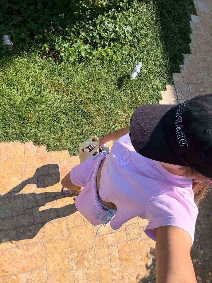BLACKPINK Lisa's Vacation Outfits That Blend Glamour With Comfort 965977