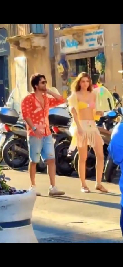 Cocktail 2 Shooting Glimpse: Shahid Kapoor and Kriti Sanon added colors to the streets of Italy 968511