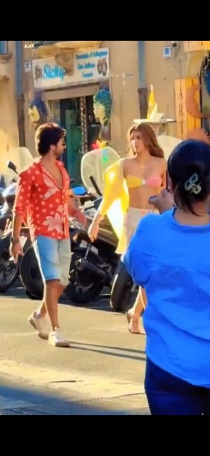 Cocktail 2 Shooting Glimpse: Shahid Kapoor and Kriti Sanon added colors to the streets of Italy 968513