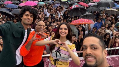 Curious Eyes Cinema’s Mannu Kya Karegga creates a historic world record with their chartbuster song – Humnava! 8000 students danced together to the viral song !