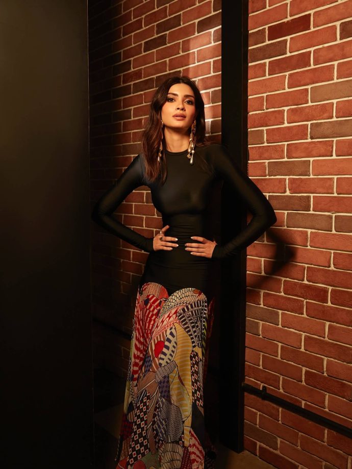 Diana Penty is Back in Black with a Boho-Chic Twist 970169