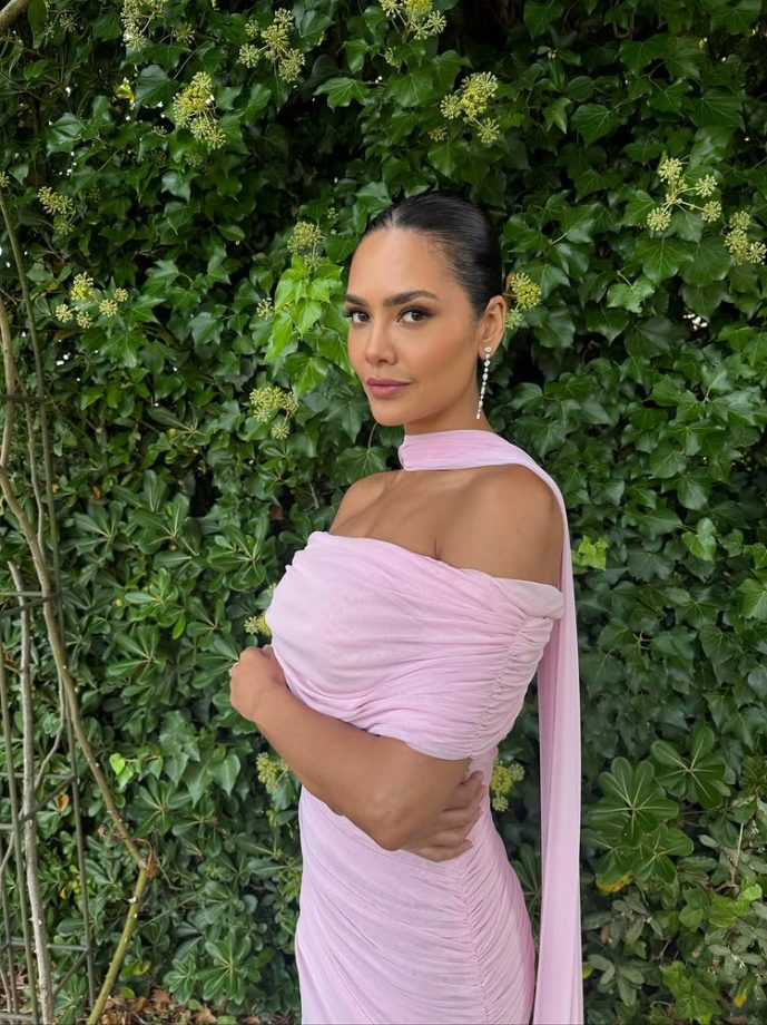 Esha Gupta Paints Spain Pink in a €795,00 Victoria Gown 969358