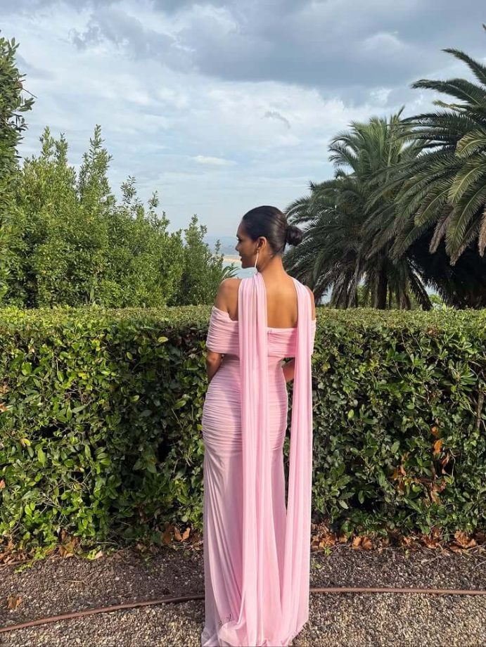 Esha Gupta Paints Spain Pink in a €795,00 Victoria Gown 969363