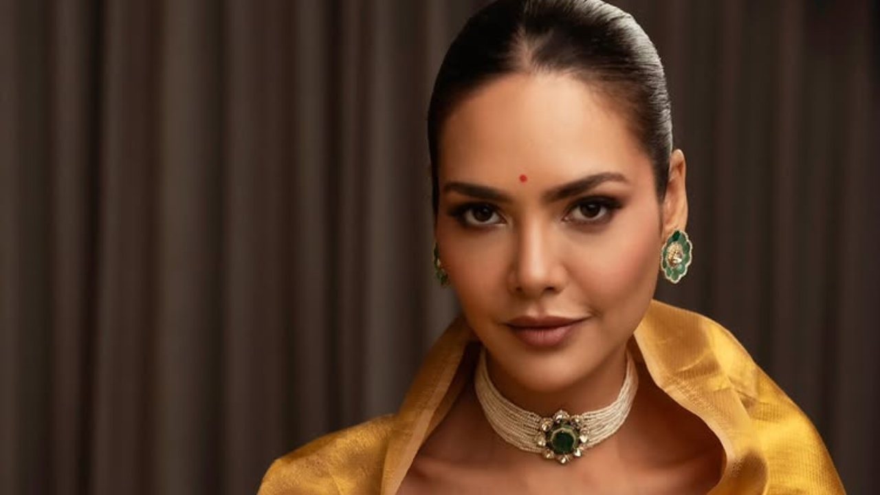 Esha Gupta’s Golden Saree Paired With Pearl Choker Balances Opulence and Style 967744