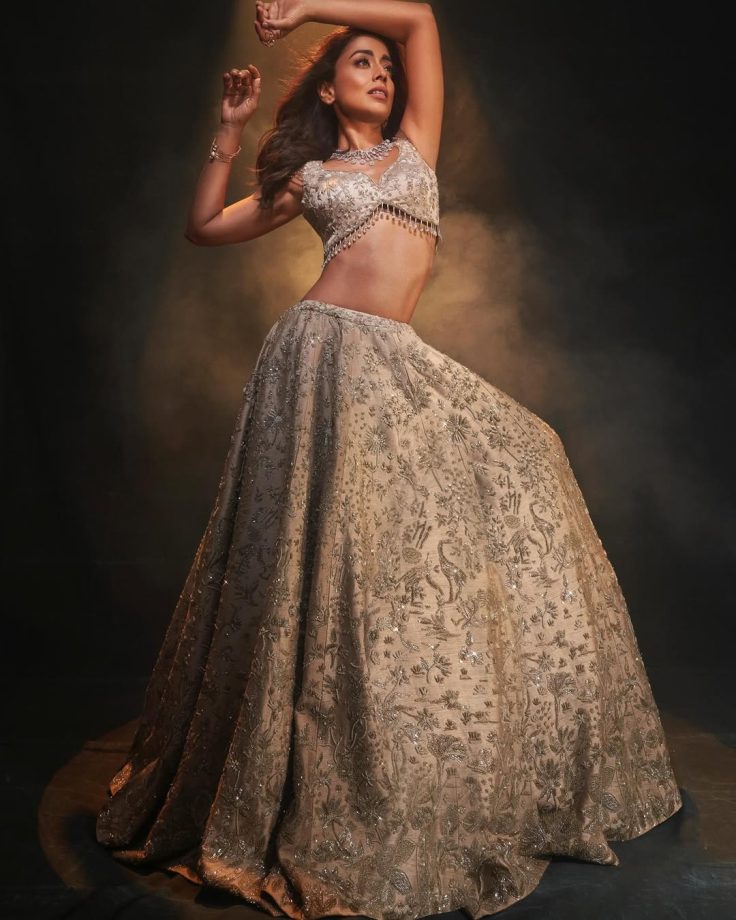 Fashion Face-Off: Raashii Khanna vs Shriya Saran; Who Slayed the Lehenga Look Better? 970096