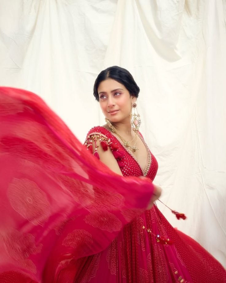 Isha Malviya's Fashion Statement in a Gorgeous Pink Ensemble 969091