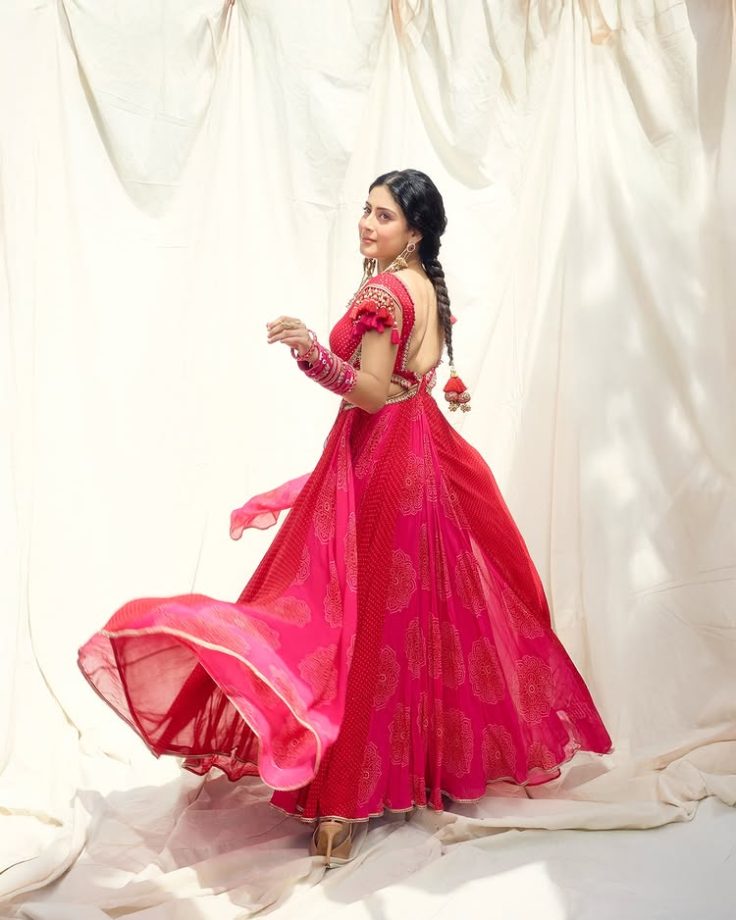Isha Malviya's Fashion Statement in a Gorgeous Pink Ensemble 969092