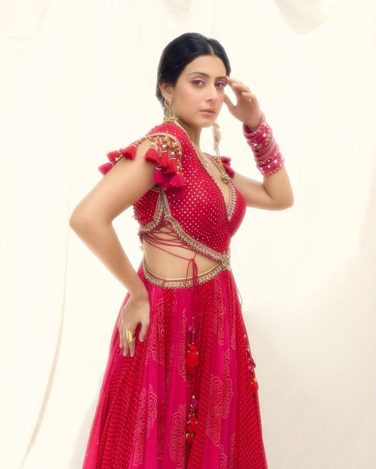 Isha Malviya's Fashion Statement in a Gorgeous Pink Ensemble 969090