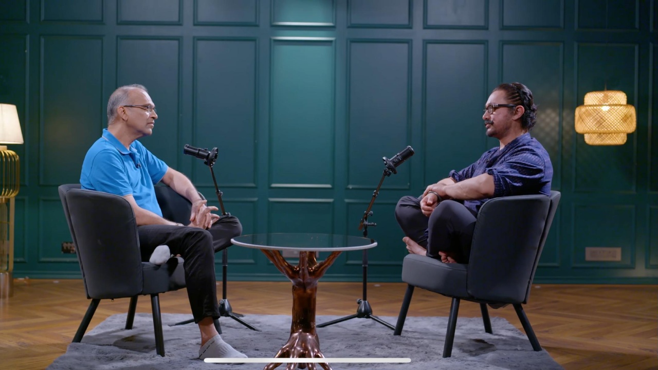 “It was first film to have first AD, walkie-talkies, sync sound; Ronit Roy SECURED the sets with 150 guards, a FIRST in Bollywood, " Says Aamir Khan while opening about Lagaan on Komal Nahta's Game Changers: The Producer Series! 968227
